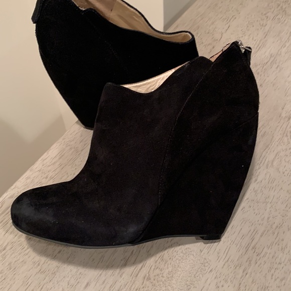 Never worn Black wedge tall wedge heeled suede booties 9.5 - Picture 3 of 9